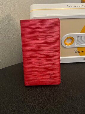Louis Vuitton Red Epi Leather Passport Cover / Long Wallet – CA0093 – Excellent